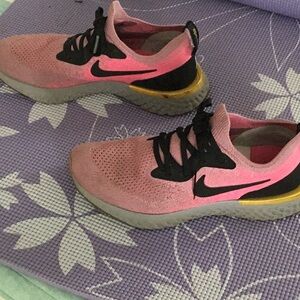 Good condition Nike sneakers